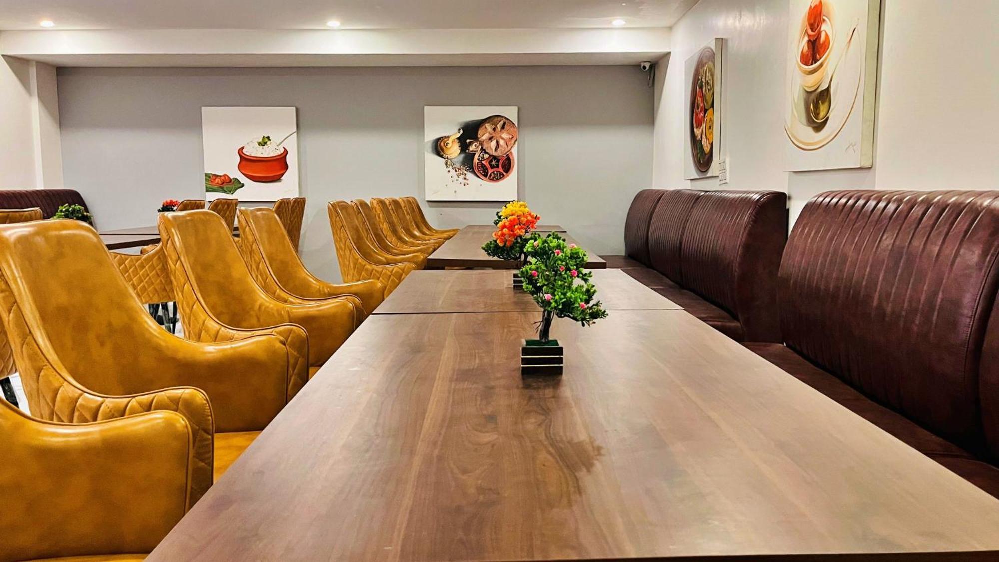 Aamantran Residency Hotel, Sohna Road, Sector 49, Gurugram Gurgaon Exteriör bild