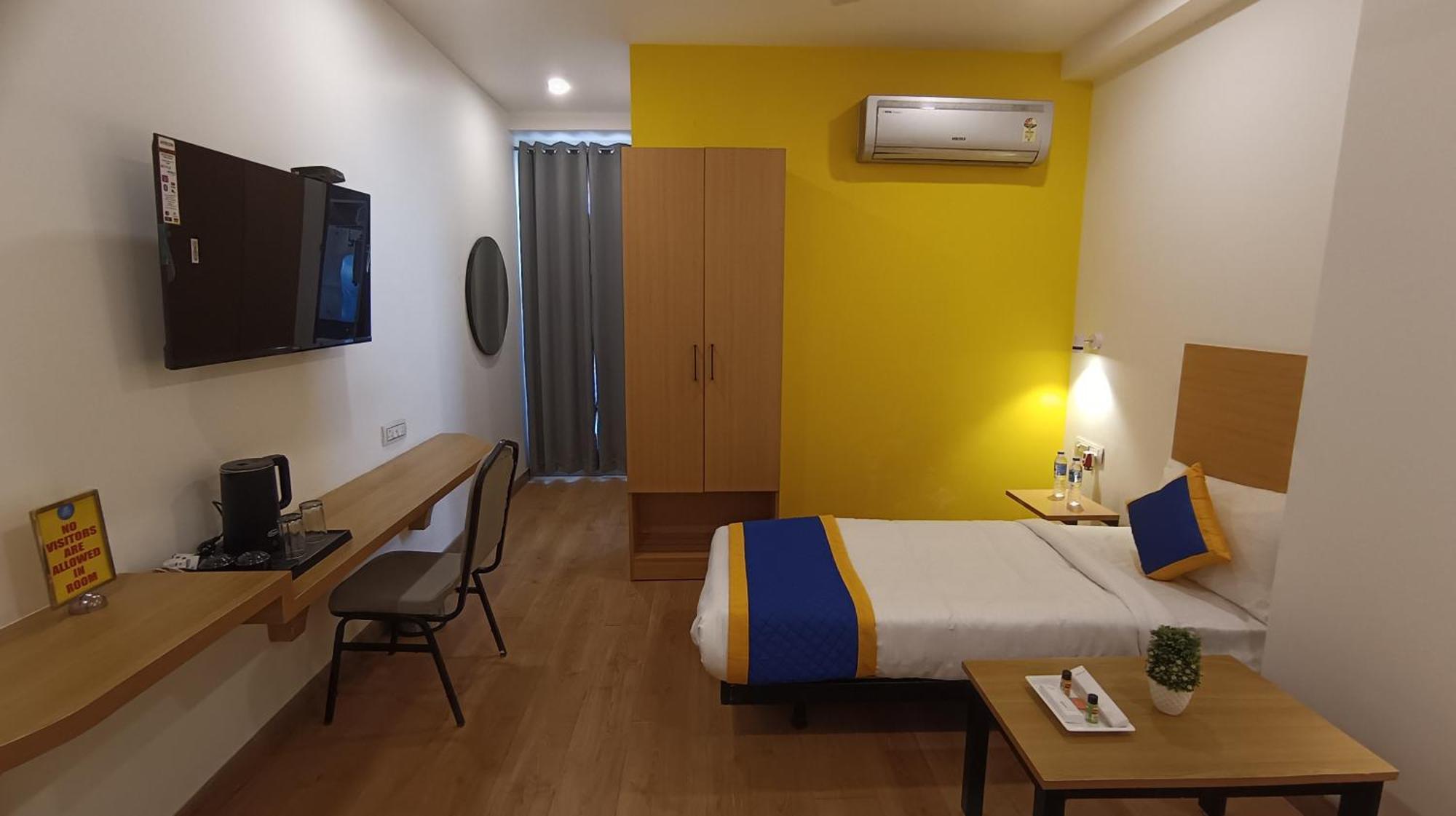 Aamantran Residency Hotel, Sohna Road, Sector 49, Gurugram Gurgaon Exteriör bild