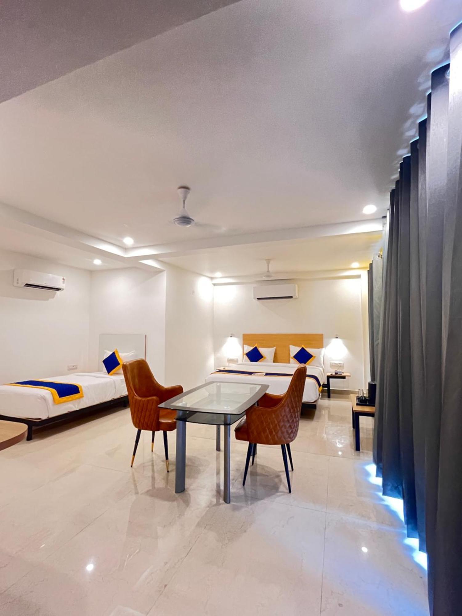 Aamantran Residency Hotel, Sohna Road, Sector 49, Gurugram Gurgaon Exteriör bild