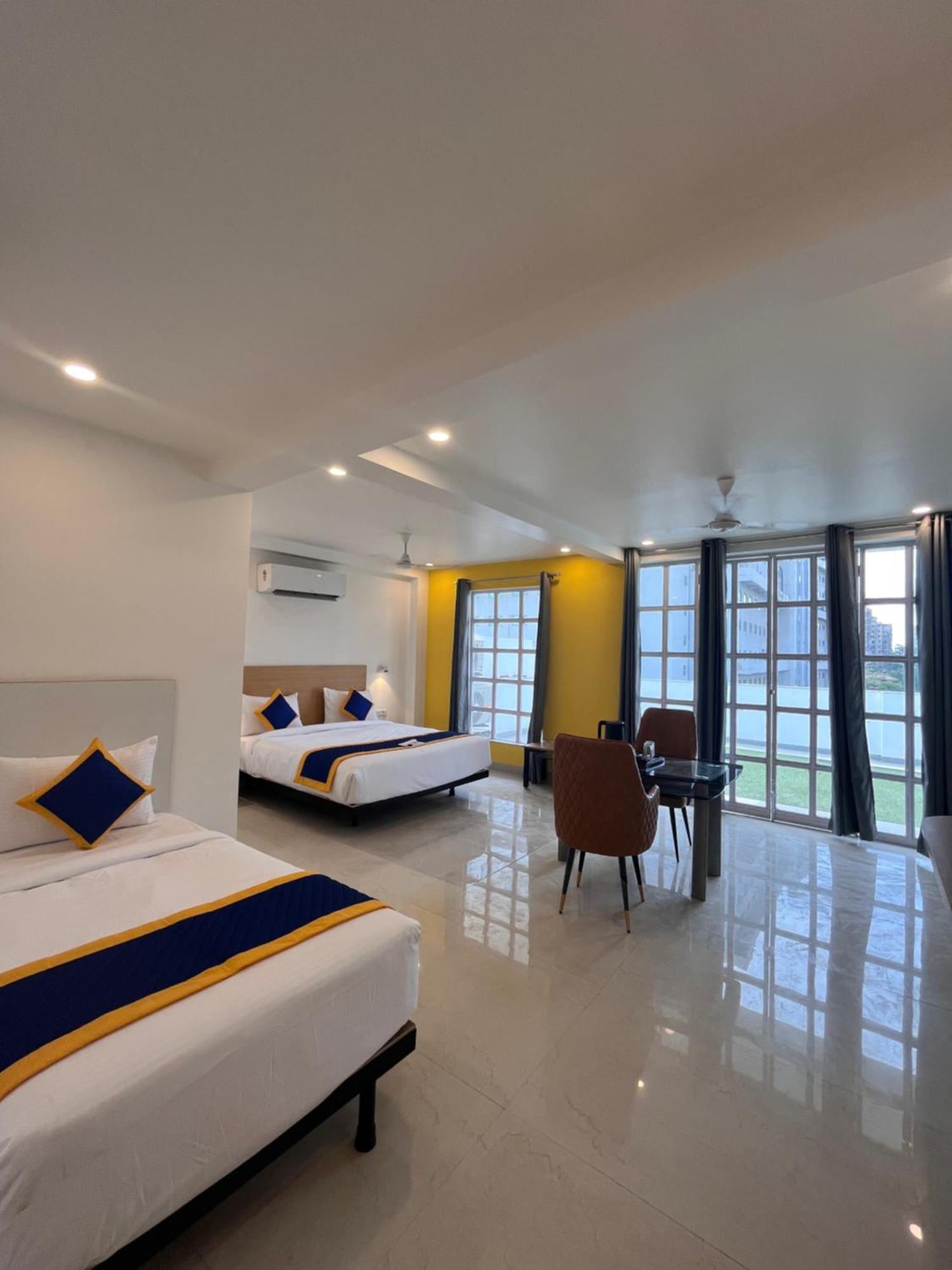 Aamantran Residency Hotel, Sohna Road, Sector 49, Gurugram Gurgaon Exteriör bild