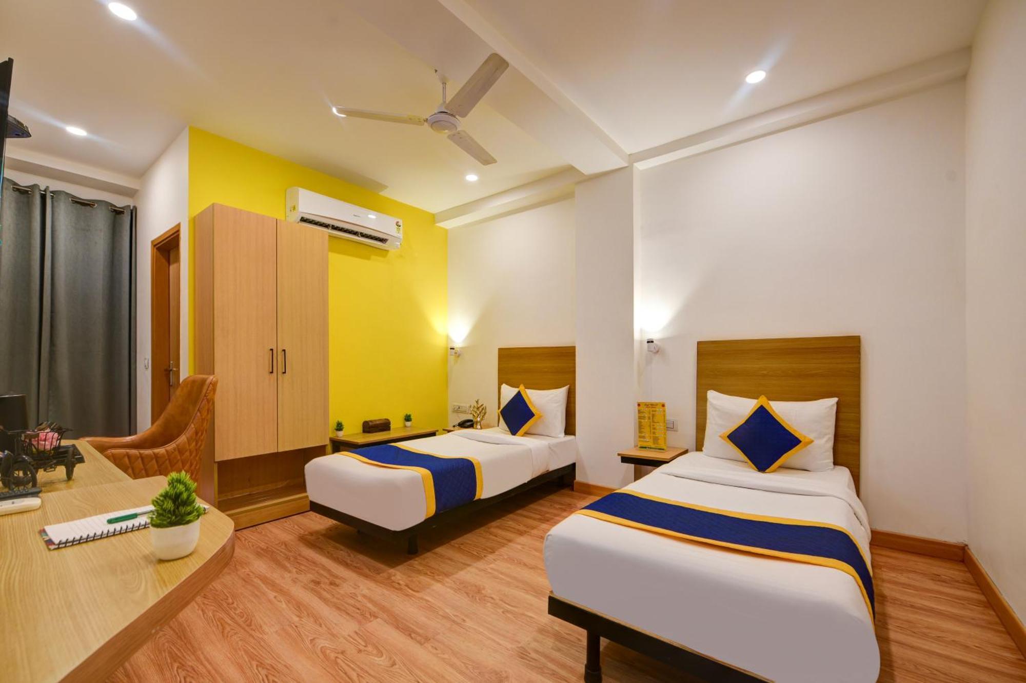 Aamantran Residency Hotel, Sohna Road, Sector 49, Gurugram Gurgaon Exteriör bild