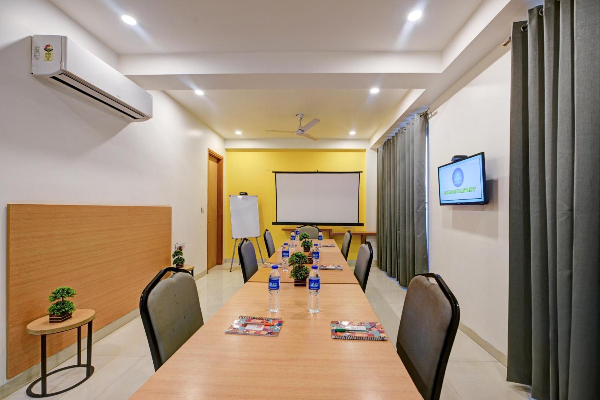 Aamantran Residency Hotel, Sohna Road, Sector 49, Gurugram Gurgaon Exteriör bild