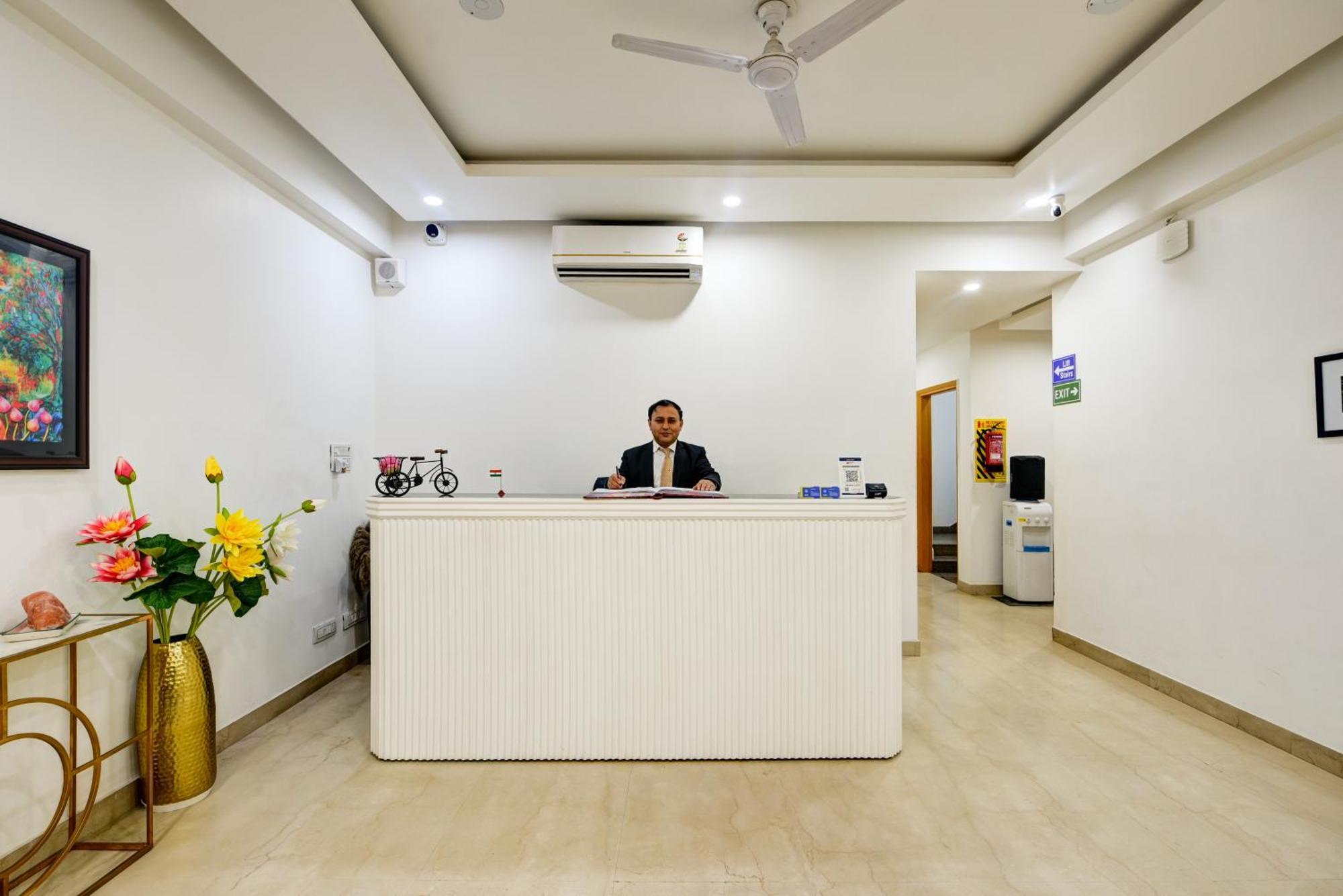 Aamantran Residency Hotel, Sohna Road, Sector 49, Gurugram Gurgaon Exteriör bild