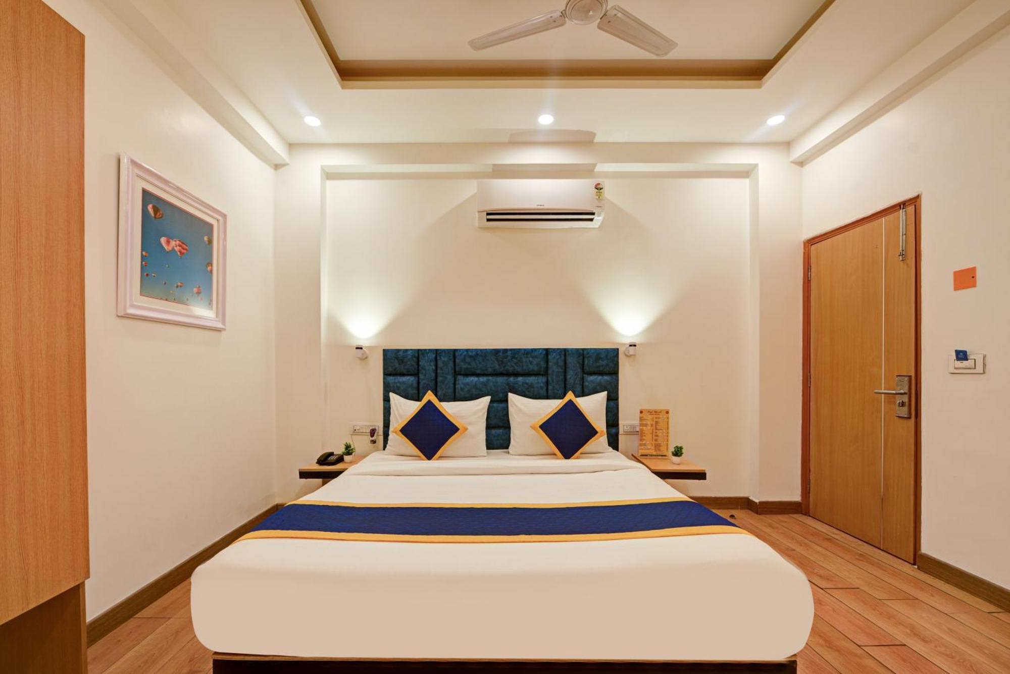 Aamantran Residency Hotel, Sohna Road, Sector 49, Gurugram Gurgaon Exteriör bild