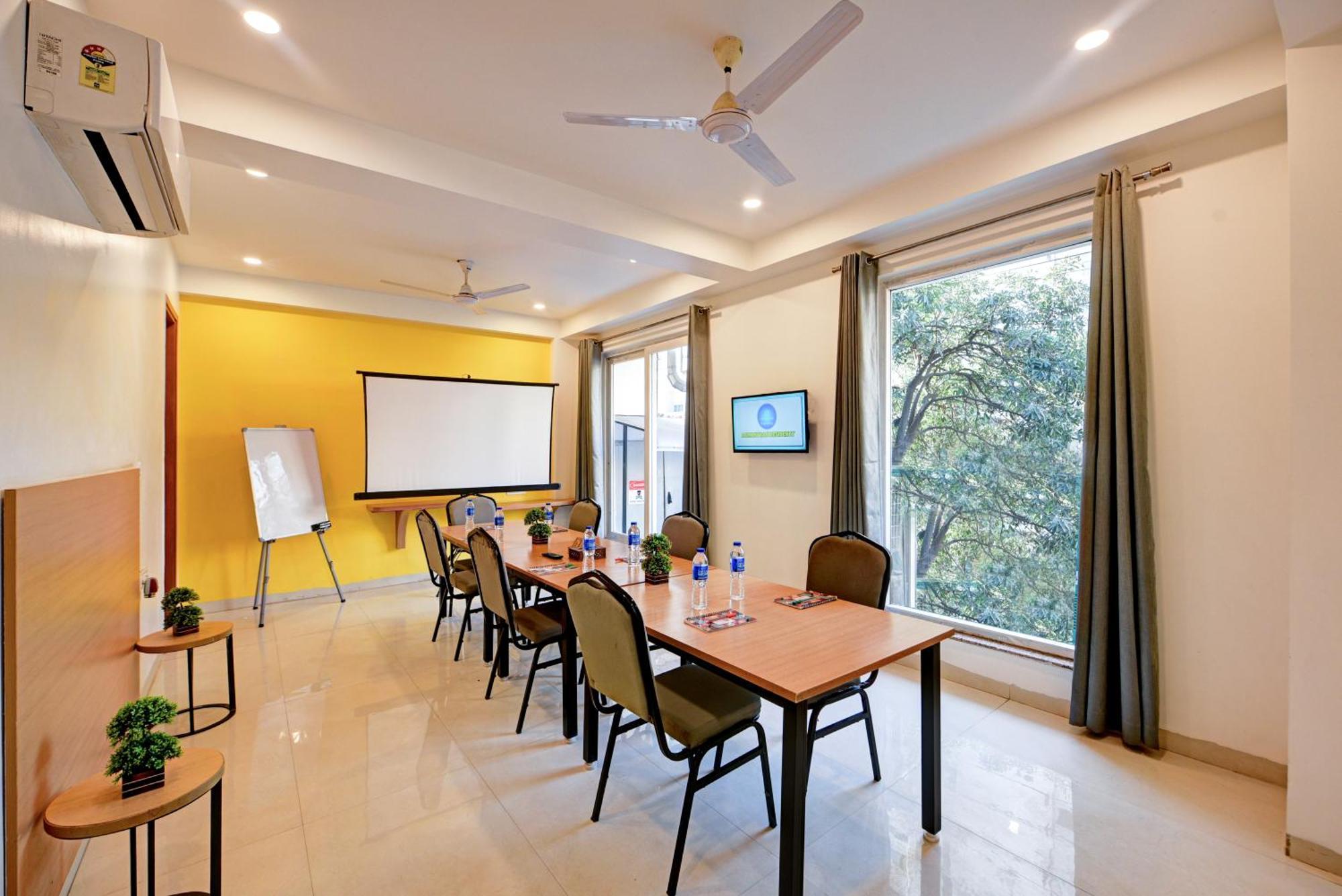 Aamantran Residency Hotel, Sohna Road, Sector 49, Gurugram Gurgaon Exteriör bild