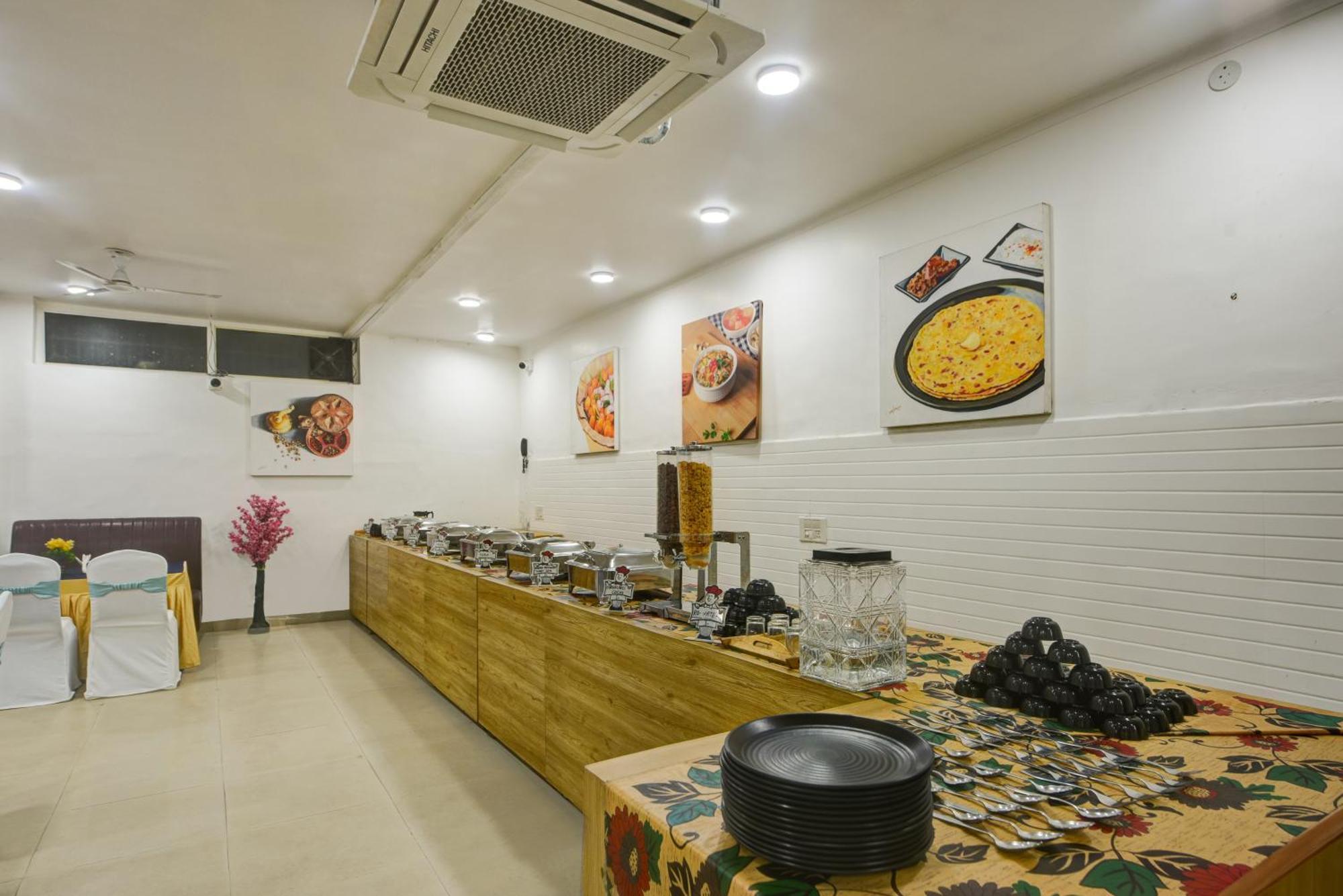 Aamantran Residency Hotel, Sohna Road, Sector 49, Gurugram Gurgaon Exteriör bild