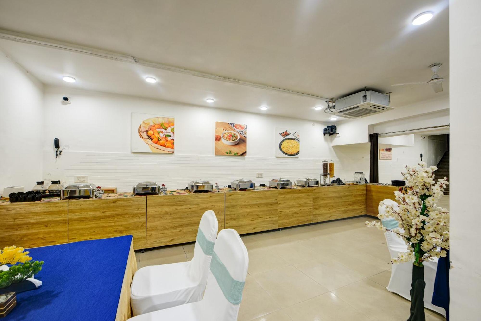 Aamantran Residency Hotel, Sohna Road, Sector 49, Gurugram Gurgaon Exteriör bild