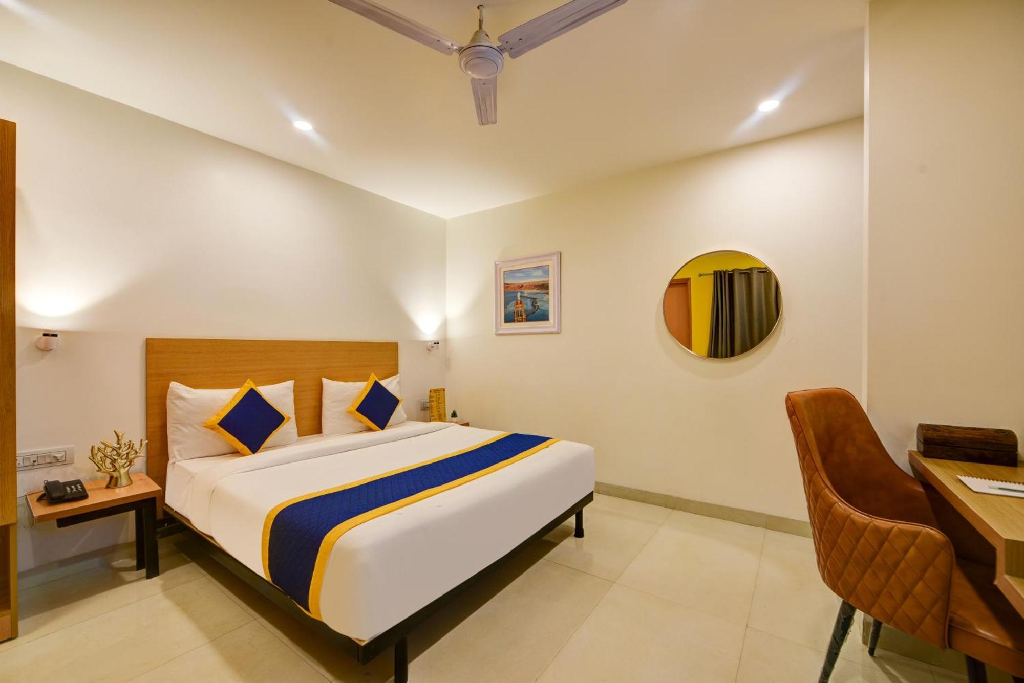 Aamantran Residency Hotel, Sohna Road, Sector 49, Gurugram Gurgaon Exteriör bild