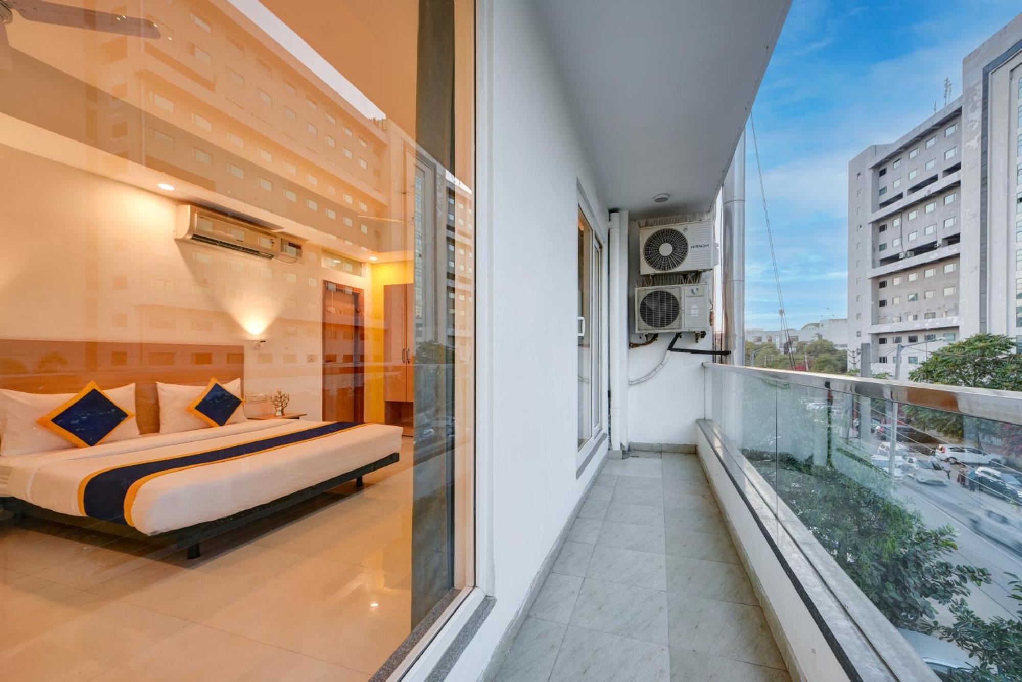 Aamantran Residency Hotel, Sohna Road, Sector 49, Gurugram Gurgaon Exteriör bild